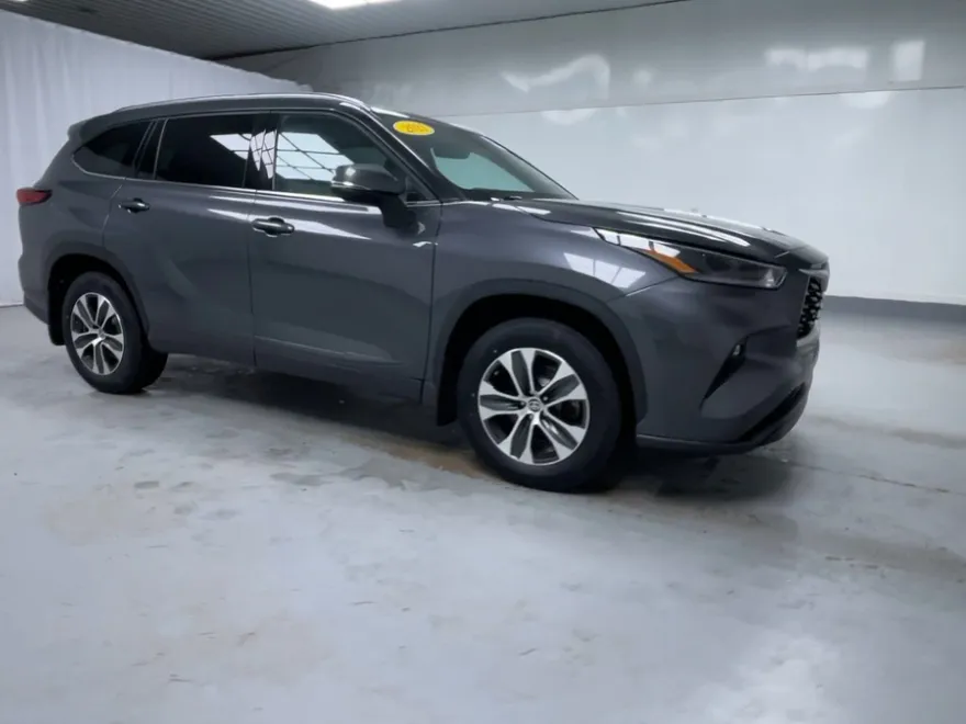 2021 Toyota Highlander XLE photo 1