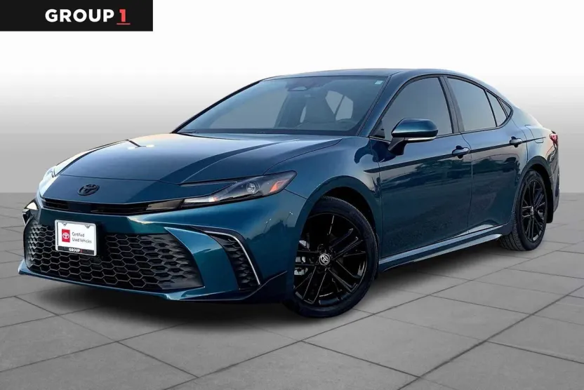 2025 Toyota Camry SE photo 1