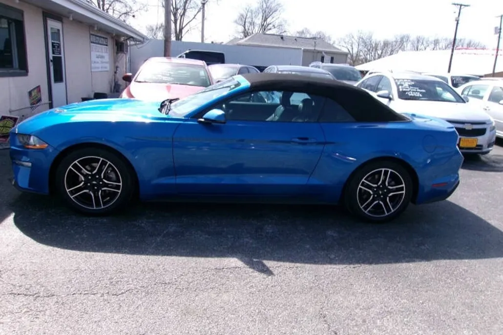 2020 Ford Mustang Convertible photo 1