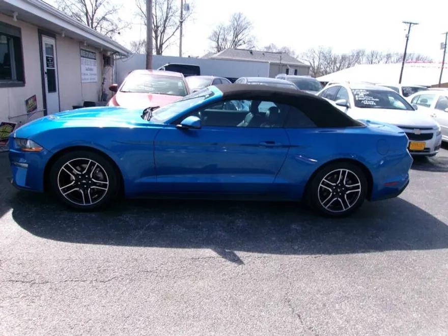 2020 Ford Mustang Convertible photo 1