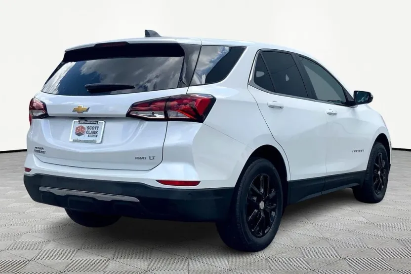 2022 Chevrolet Equinox LT photo 1