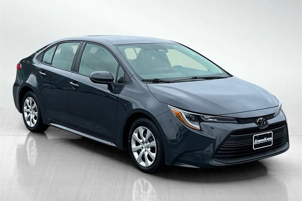 2025 Toyota Corolla LE photo 1