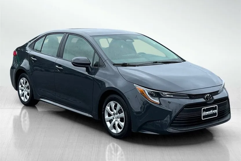 2025 Toyota Corolla LE photo 1