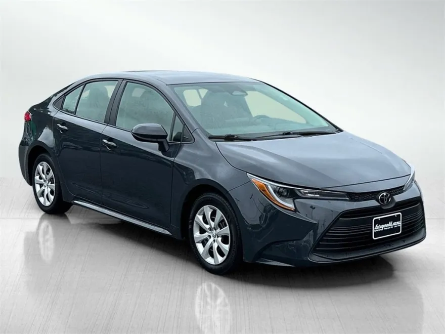 2025 Toyota Corolla LE photo 1