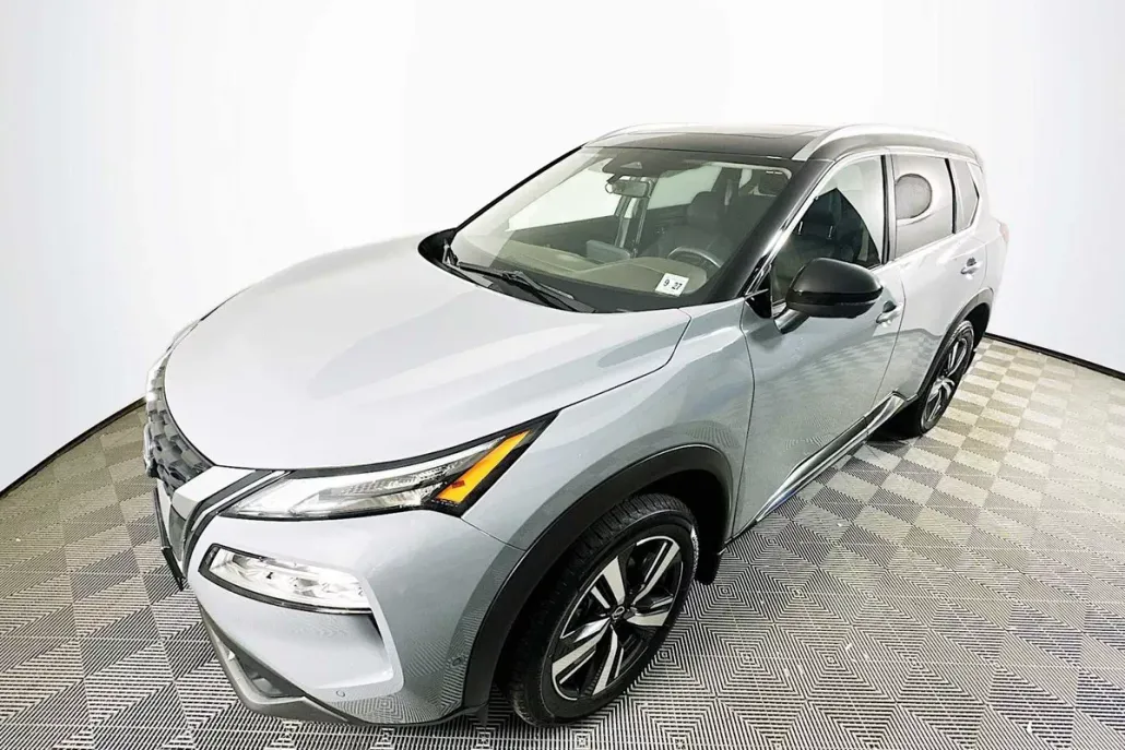 2023 Nissan Rogue SL photo 1