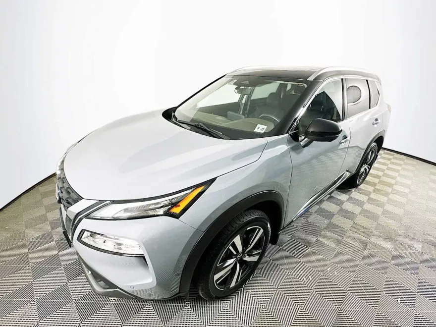 2023 Nissan Rogue SL photo 1