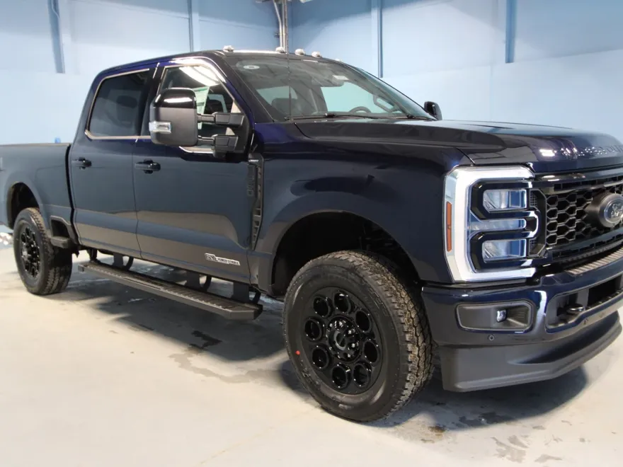 2025 Ford F-350 Lariat photo 1