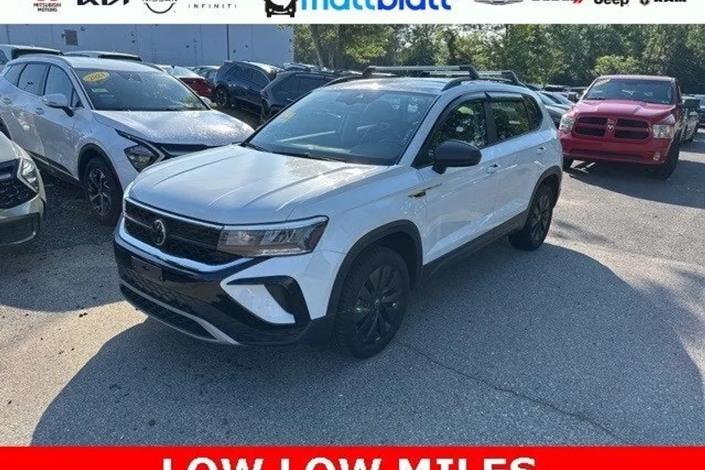 2022 Volkswagen Taos S photo 1