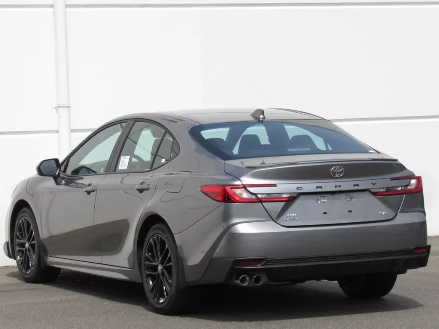 2025 Toyota Camry SE photo 1