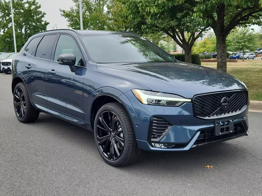 2026 Volvo XC60 B5 Black Edition photo 1