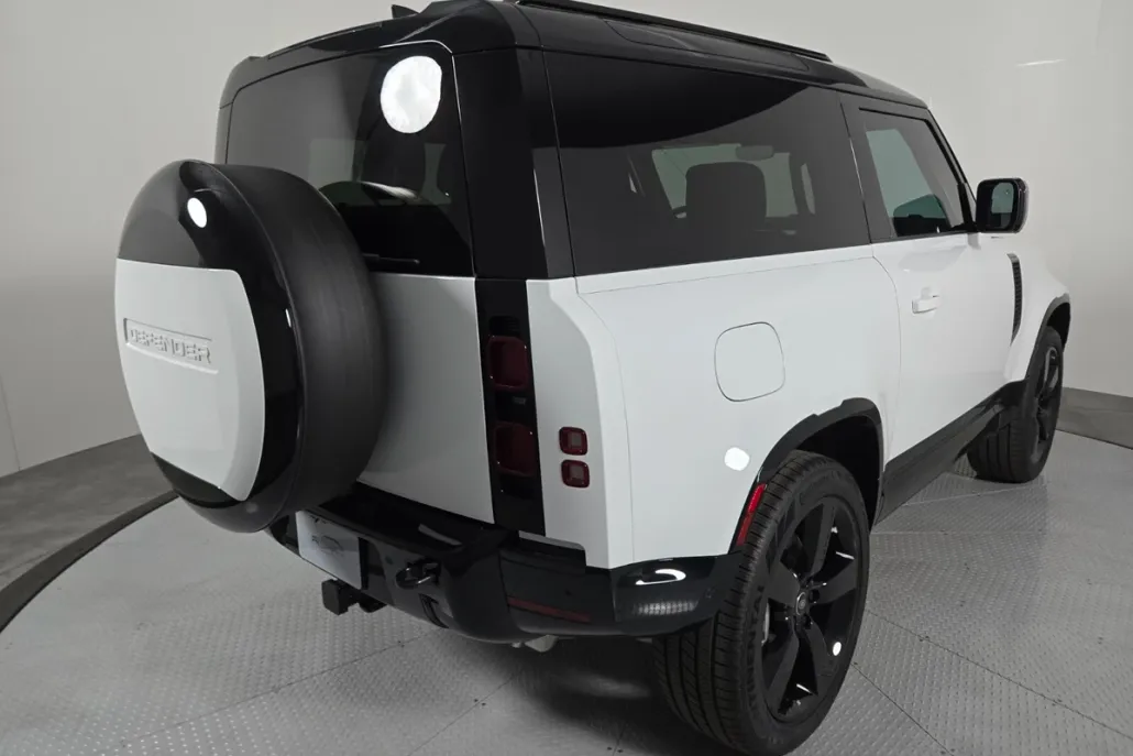 2025 Land Rover Defender 90 X-Dynamic SE photo 1