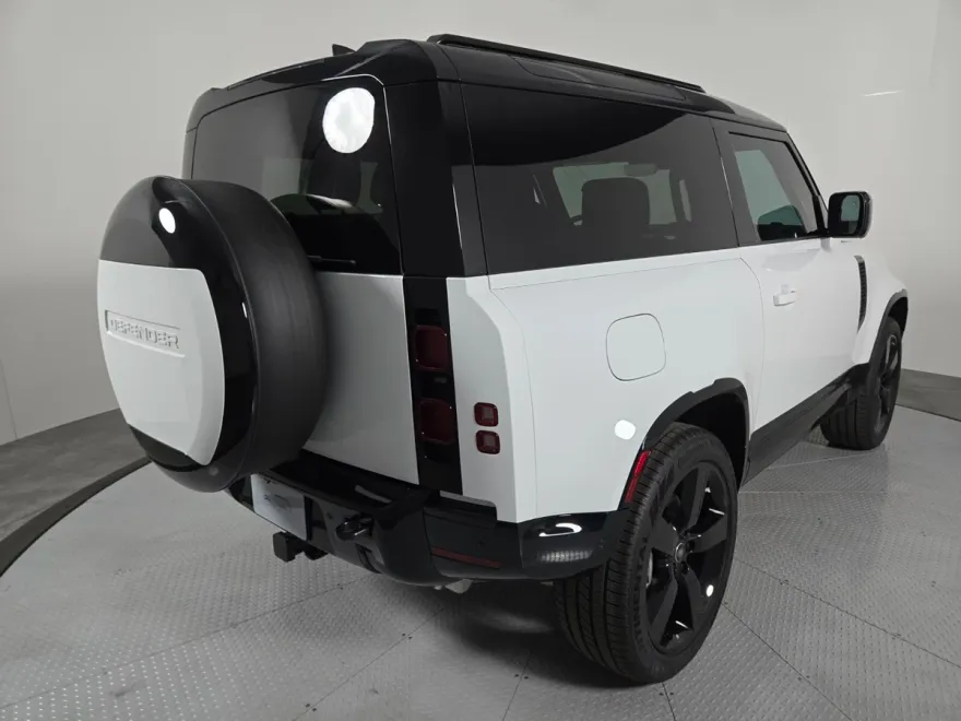 2025 Land Rover Defender 90 X-Dynamic SE photo 1