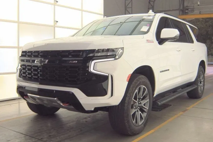 2023 Chevrolet Suburban Z71 photo 1