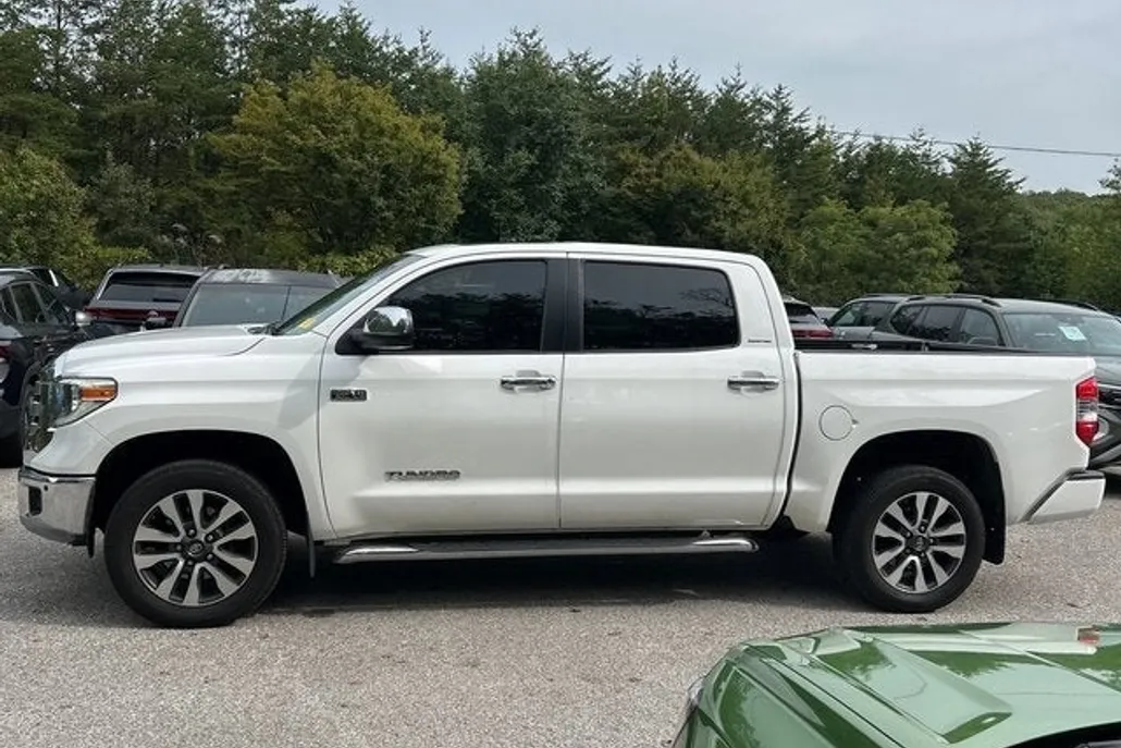 2018 Toyota Tundra SR5 photo 1