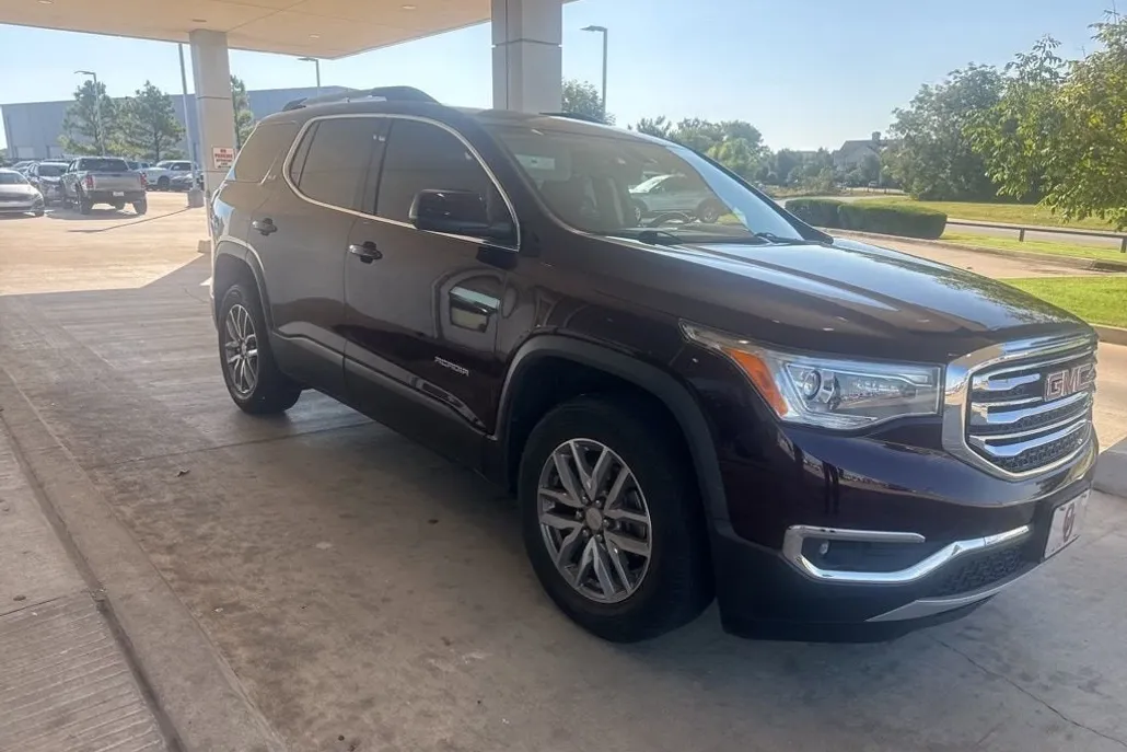 2017 Gmc Acadia SLE photo 1
