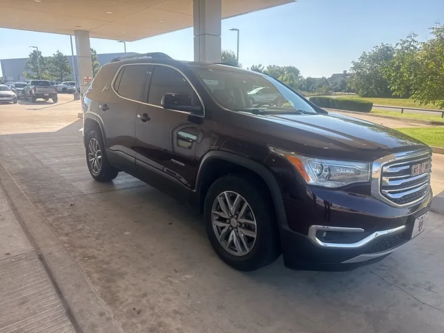 2017 Gmc Acadia SLE photo 1