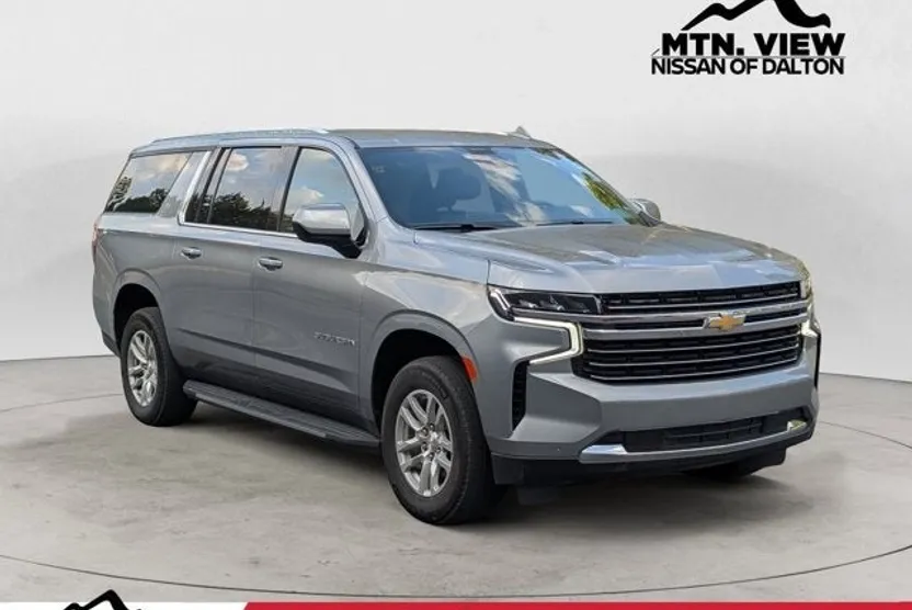 2024 Chevrolet Suburban LT photo 1