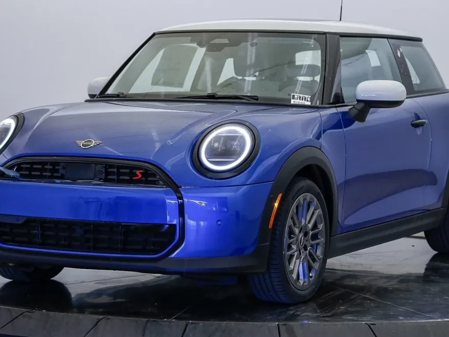 2025 Mini Cooper Hardtop 2 Door Signature photo 1