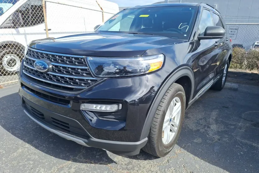 2022 Ford Explorer XLT photo 1