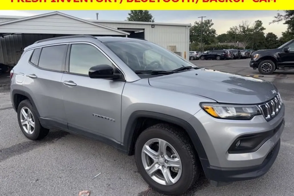 2024 Jeep Compass Latitude photo 1