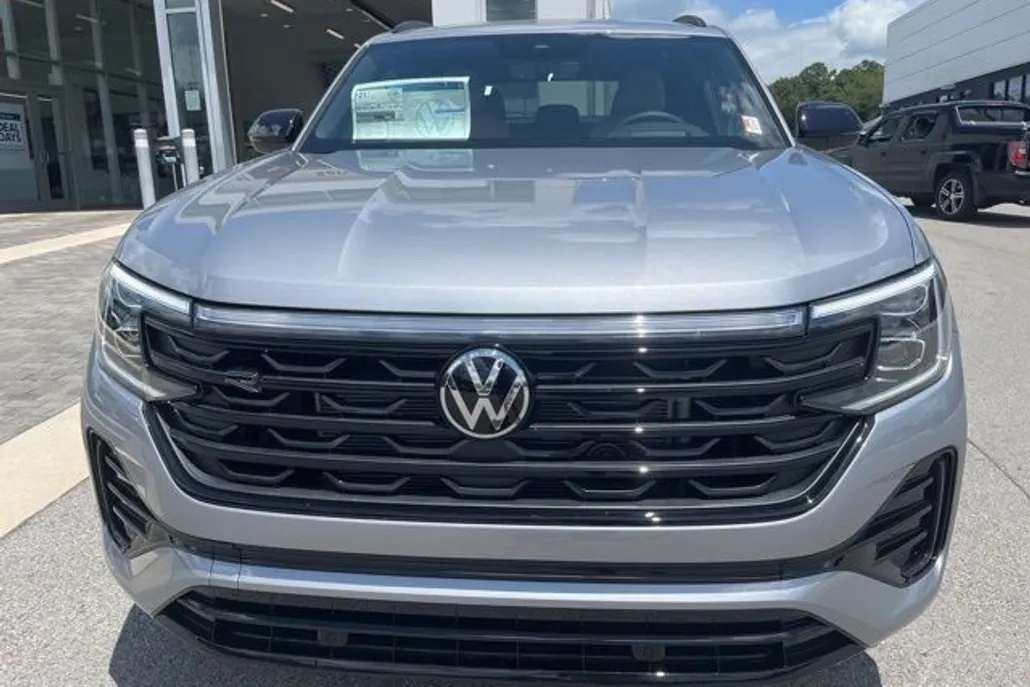 2025 Volkswagen Atlas Cross Sport SEL R-Line photo 1
