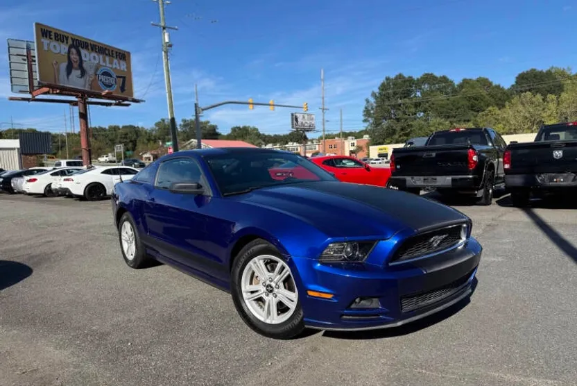 2014 Ford Mustang V6 photo 1
