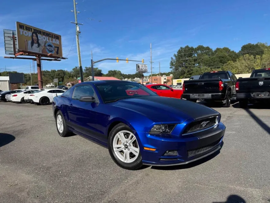 2014 Ford Mustang V6 photo 1