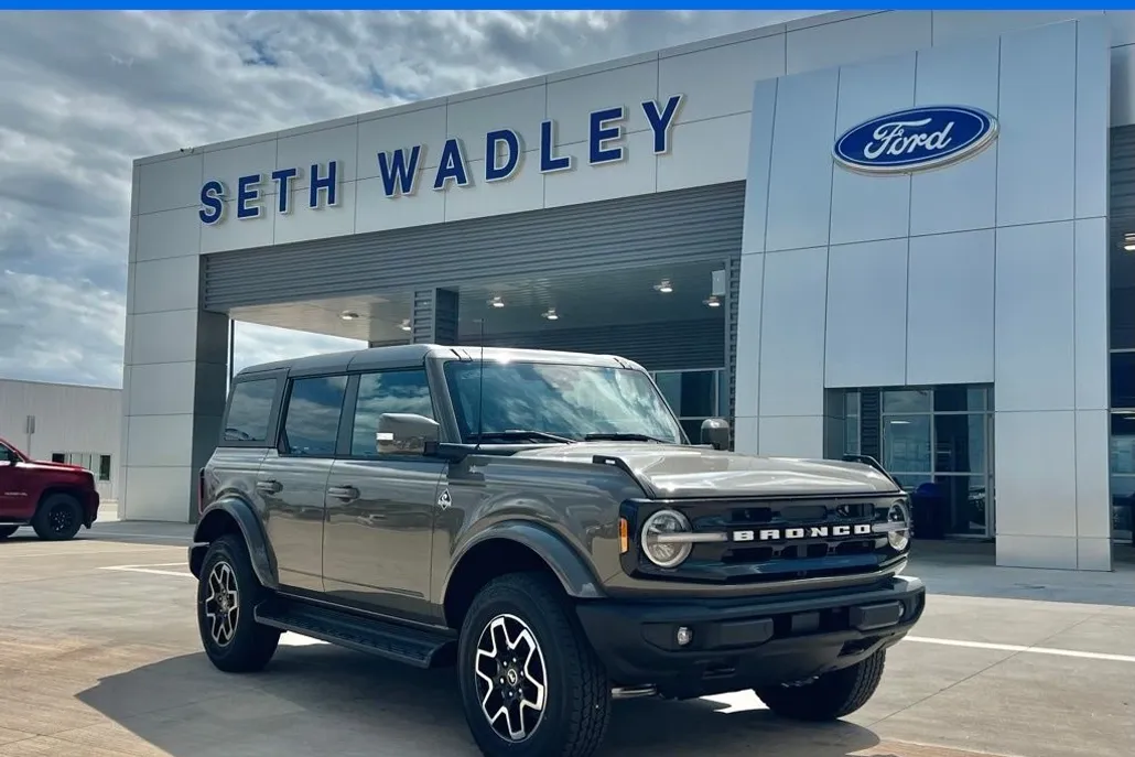 2025 Ford Bronco Outer Banks photo 1