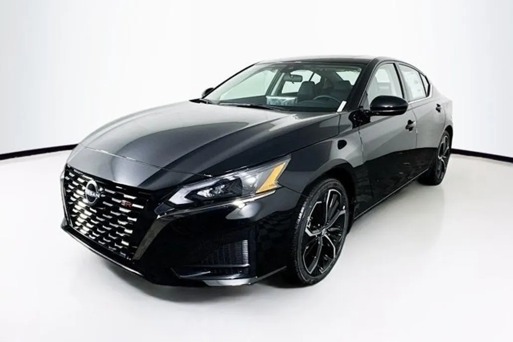 2025 Nissan Altima SR photo 1
