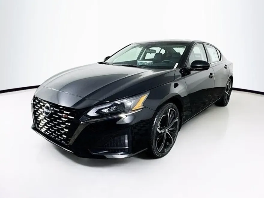 2025 Nissan Altima SR photo 1