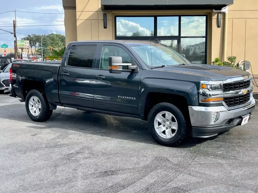 2018 Chevrolet Silverado 1500 LT photo 1