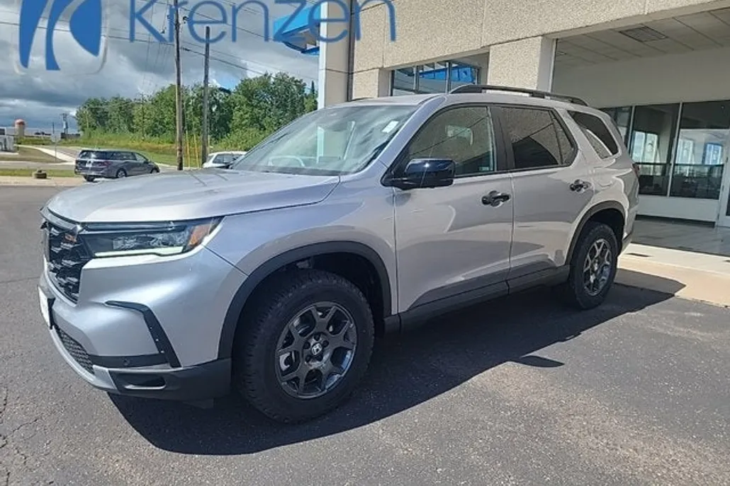 2025 Honda Pilot TrailSport photo 1