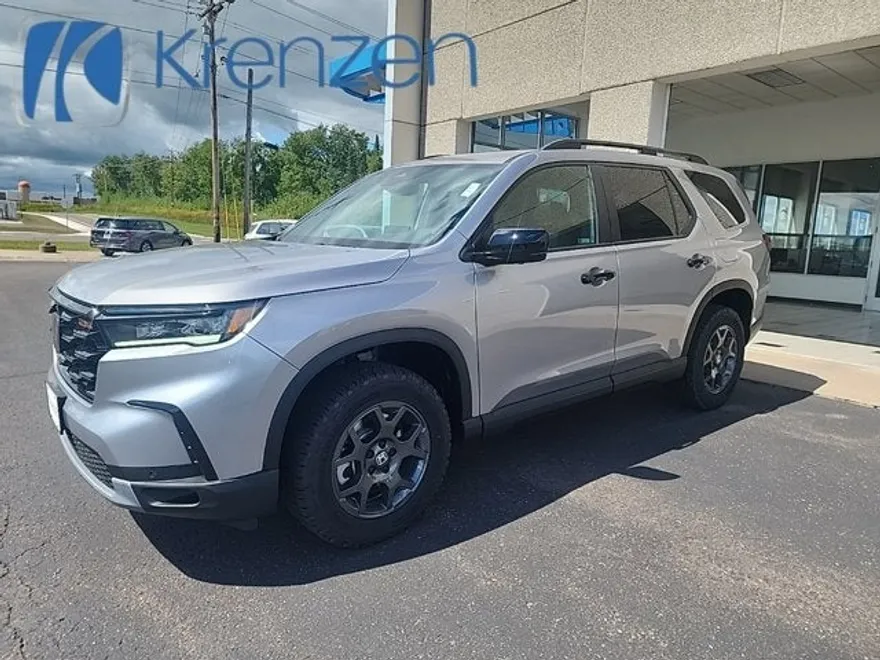 2025 Honda Pilot TrailSport photo 1