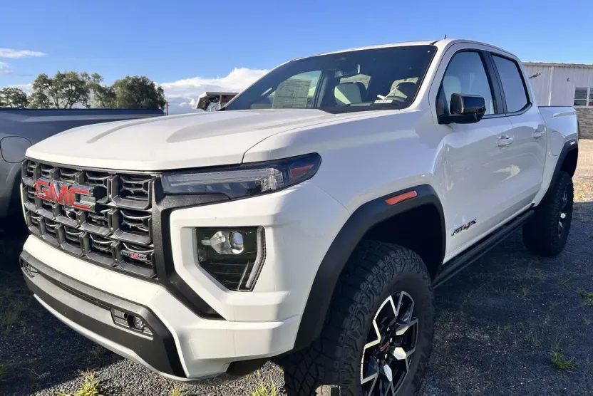 2025 Gmc Canyon AT4 photo 1