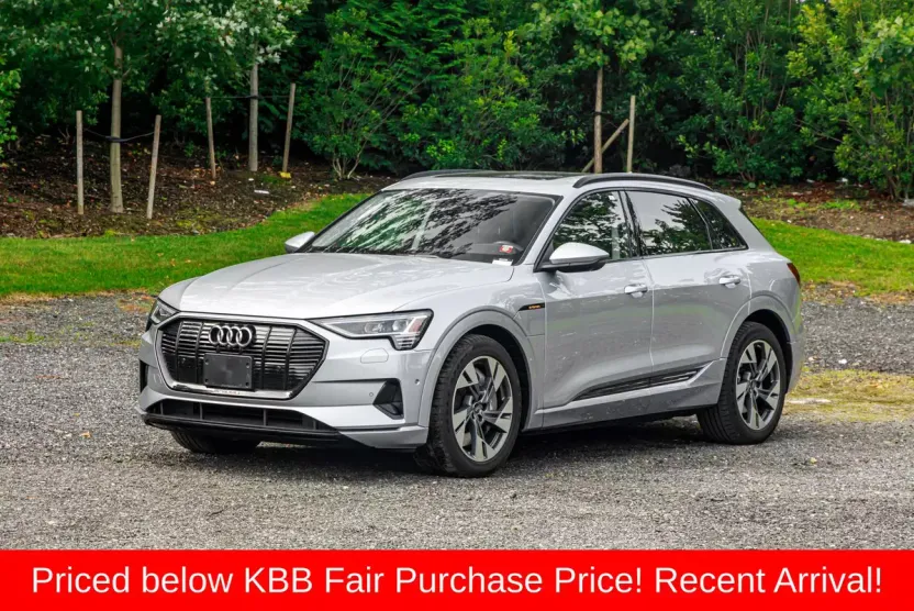 2022 Audi e-tron Premium photo 1