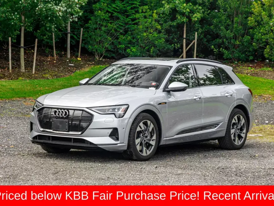 2022 Audi e-tron Premium photo 1