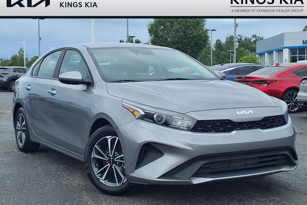 2024 Kia Forte LXS photo 1