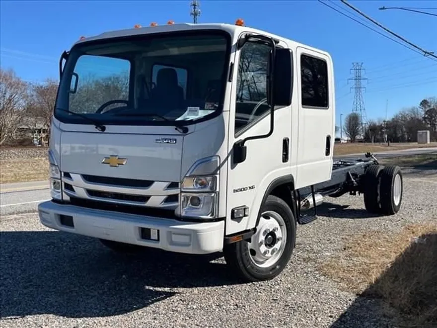 2024 Chevrolet Silverado photo 1