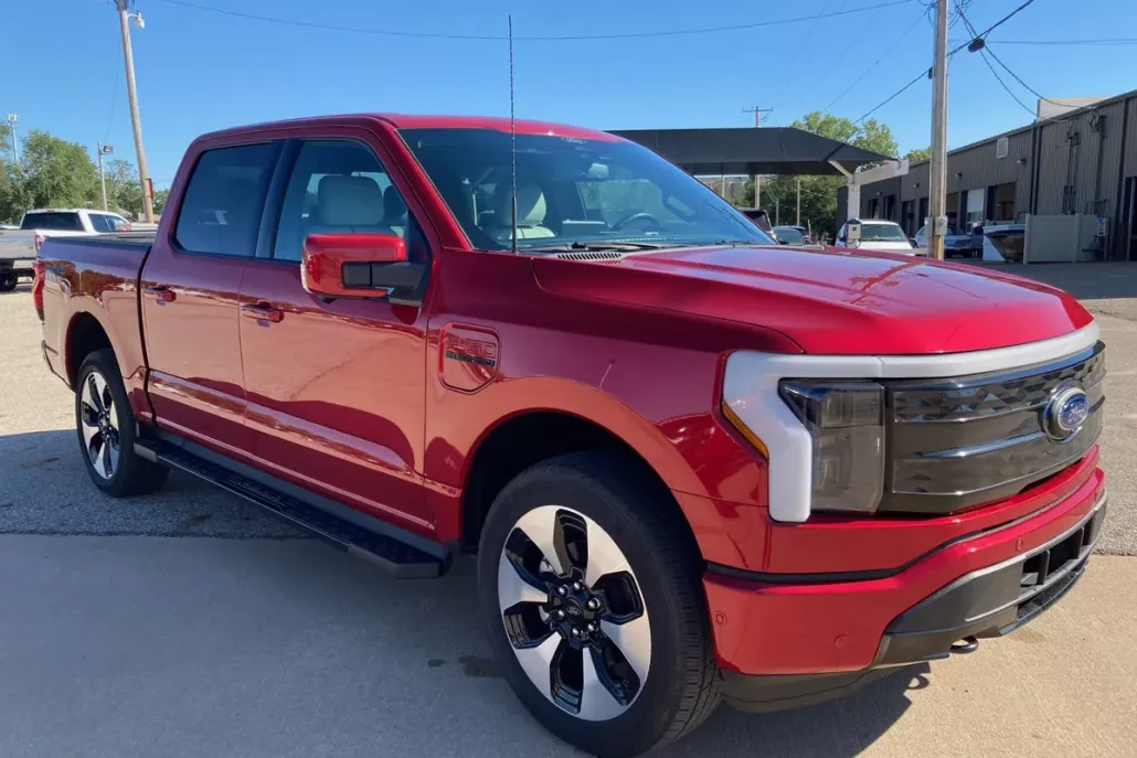 2022 Ford F-150 Lightning Platinum photo 1