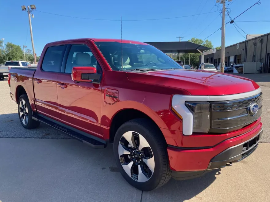 2022 Ford F-150 Lightning Platinum photo 1