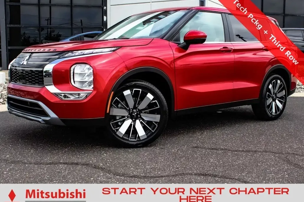 2025 Mitsubishi Outlander SE photo 1