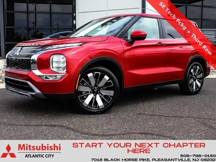 2025 Mitsubishi Outlander SE photo 1