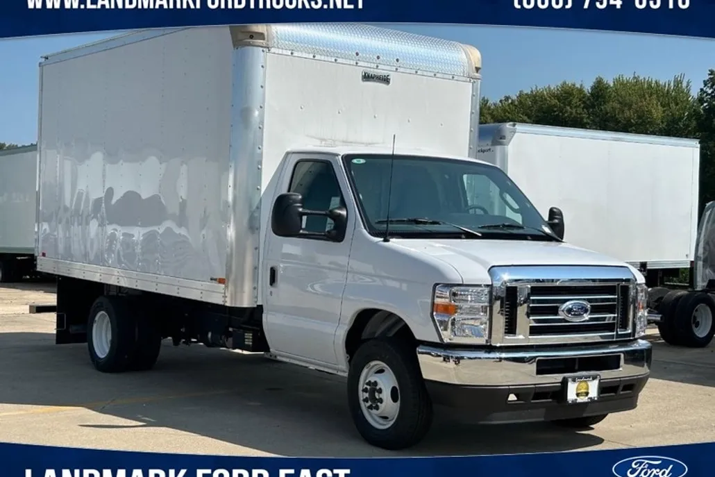 2025 Ford E-450 photo 1