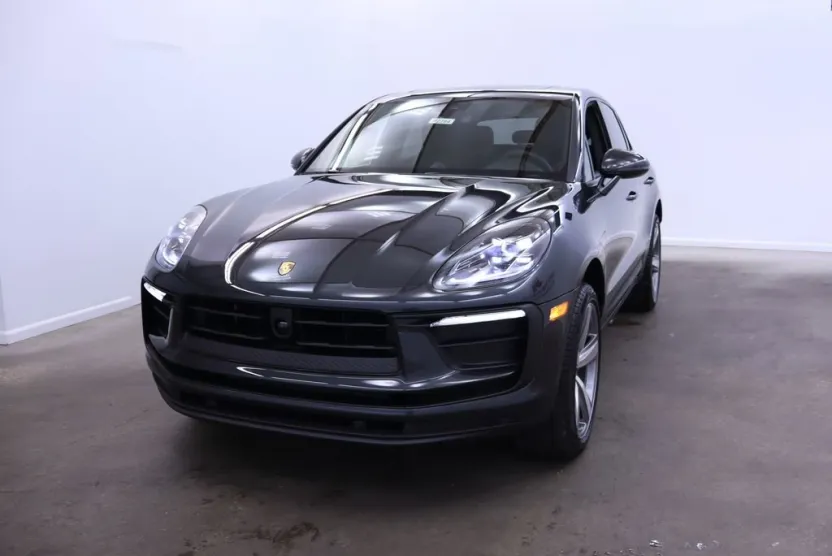 2025 Porsche Macan T photo 1