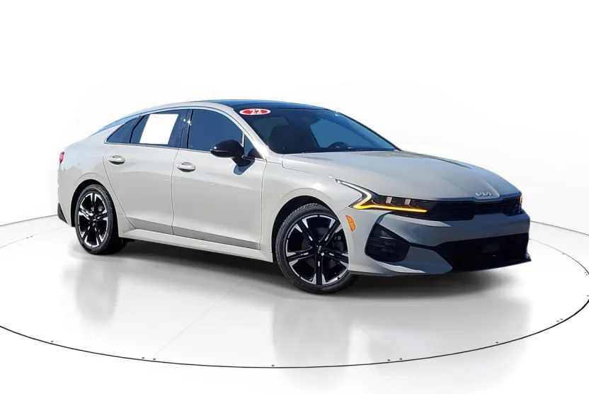 2022 Kia K5 GT-Line photo 1