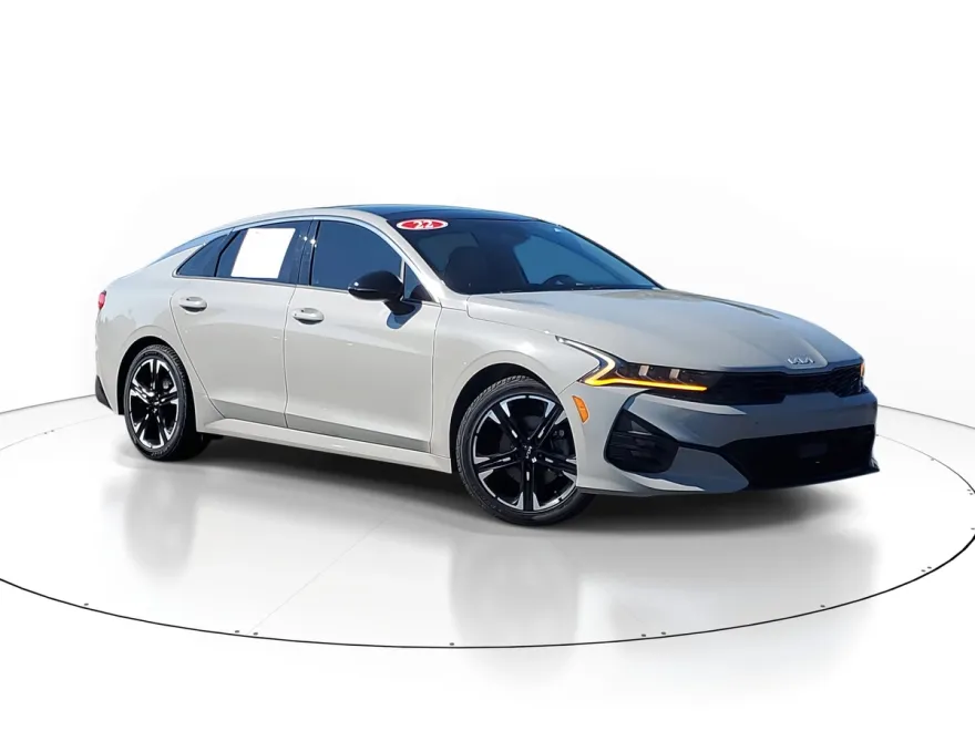2022 Kia K5 GT-Line photo 1