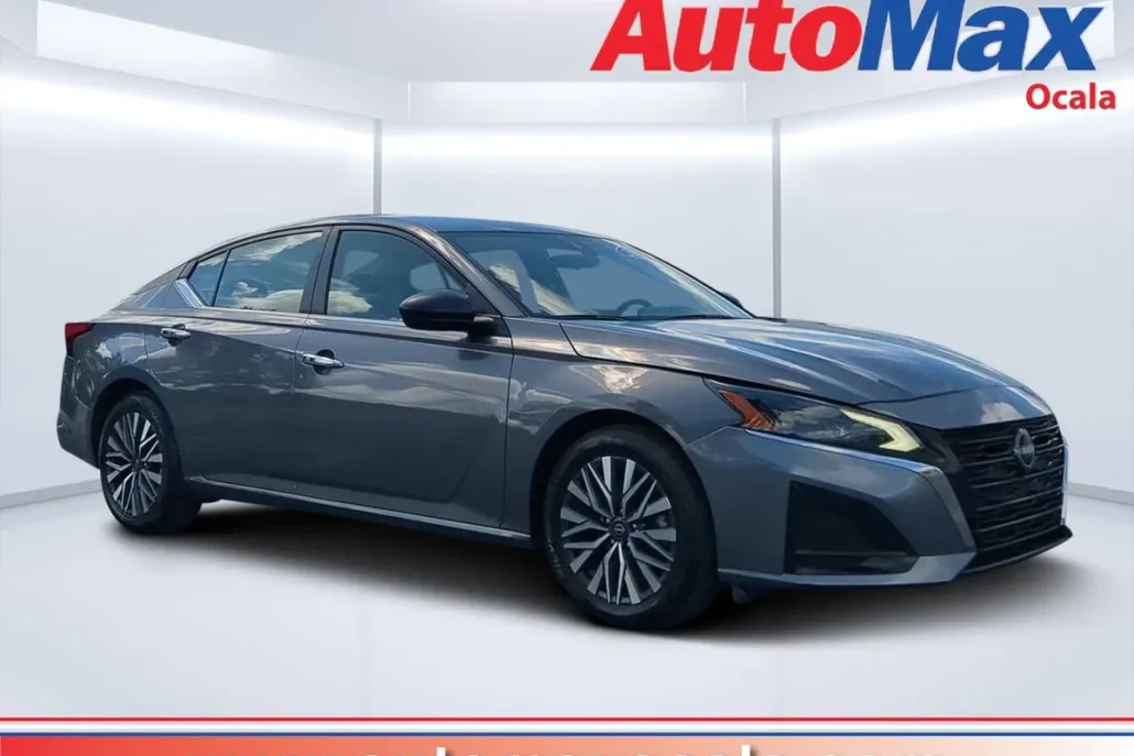 2024 Nissan Altima 2.5 SV photo 1
