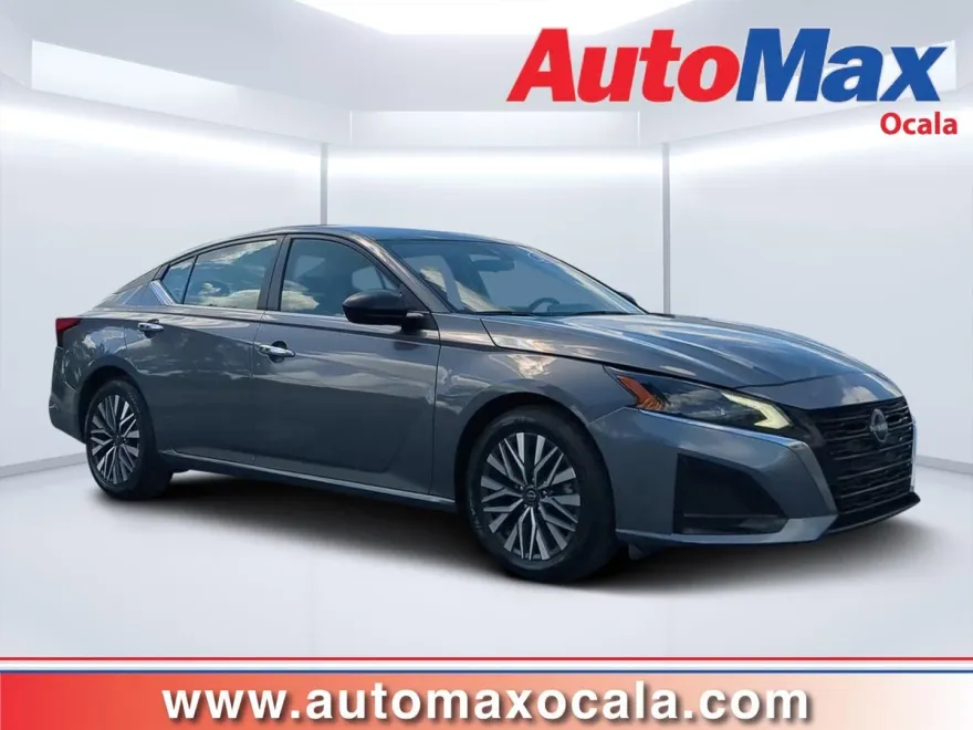 2024 Nissan Altima 2.5 SV photo 1