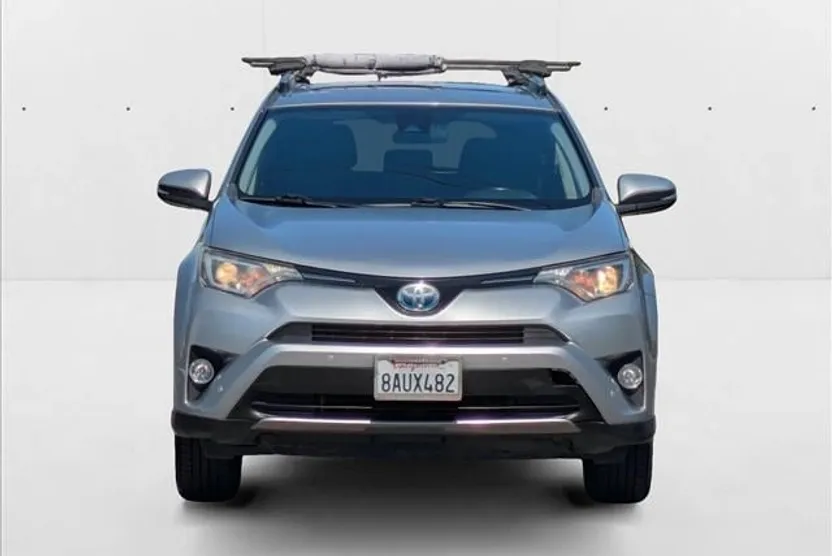 2017 Toyota RAV4 Hybrid XLE photo 1
