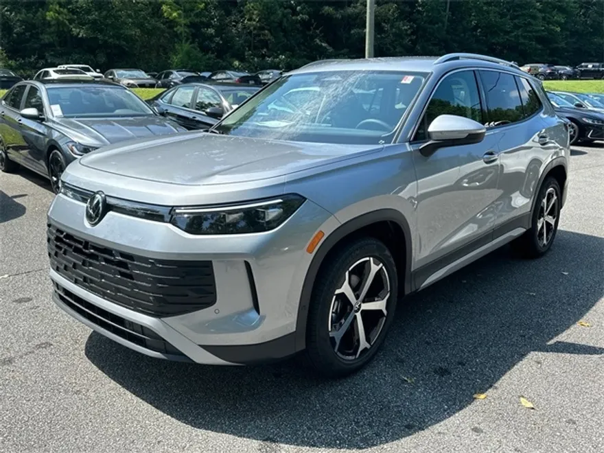 2025 Volkswagen Tiguan SE photo 1